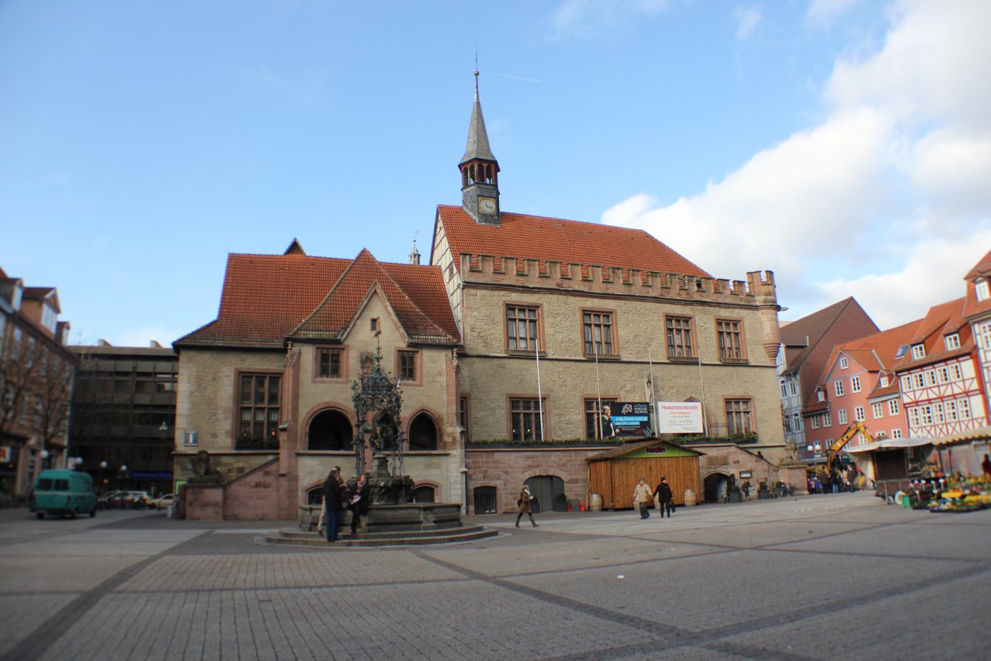 Altes Rathaus mit Gänseliesel in Göttingen